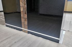 Ściana granitowa 2 - cxarny granit + podświetlenie LED